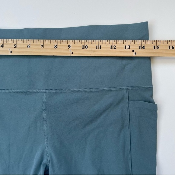 ATHLETA Oxidized Green Salutation Stash High Rise Cinch Capri Legging Size Large - Picture 10 of 13